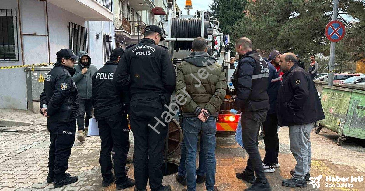 "Uşak'ta Kan Donduran Olay: Kanalizasyon Hattında Cenin Bulundu" başlıklı haber için fotorealistik,